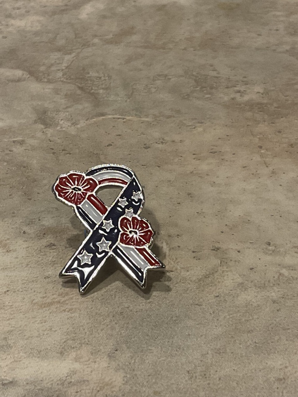 Poppy Ribbon Memorial Day Vest Pin 1.25” Patriotic Red White Blue New - Picture 2 of 3